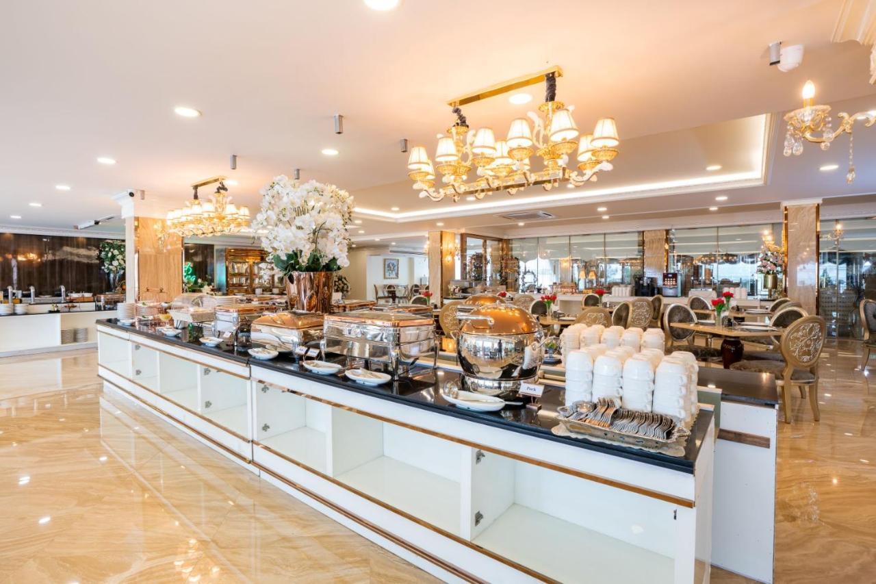 Lk Emerald Beach - Sha Extra Plus Паттайя Экстерьер фото The buffet at the hotel