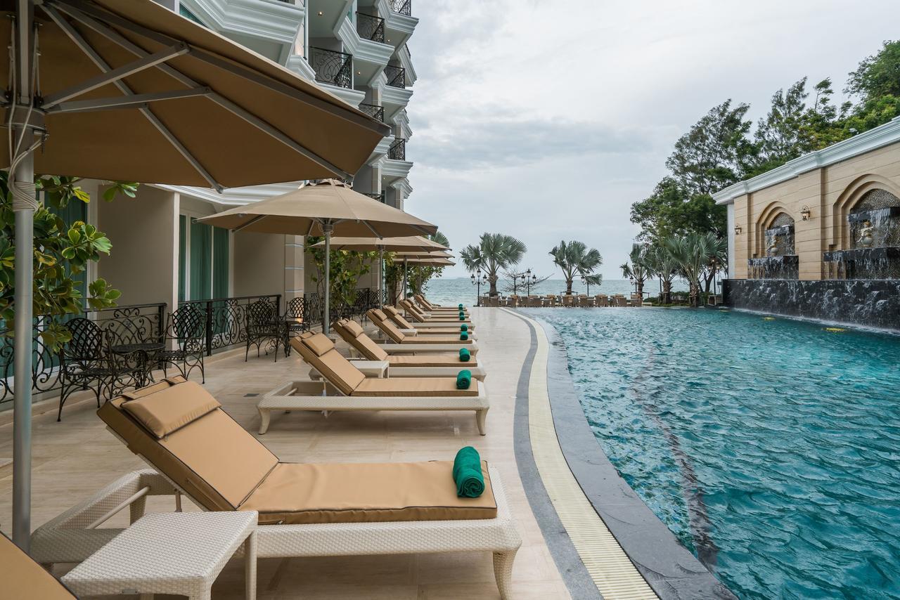 Lk Emerald Beach - Sha Extra Plus Паттайя Экстерьер фото Pool at The Royal