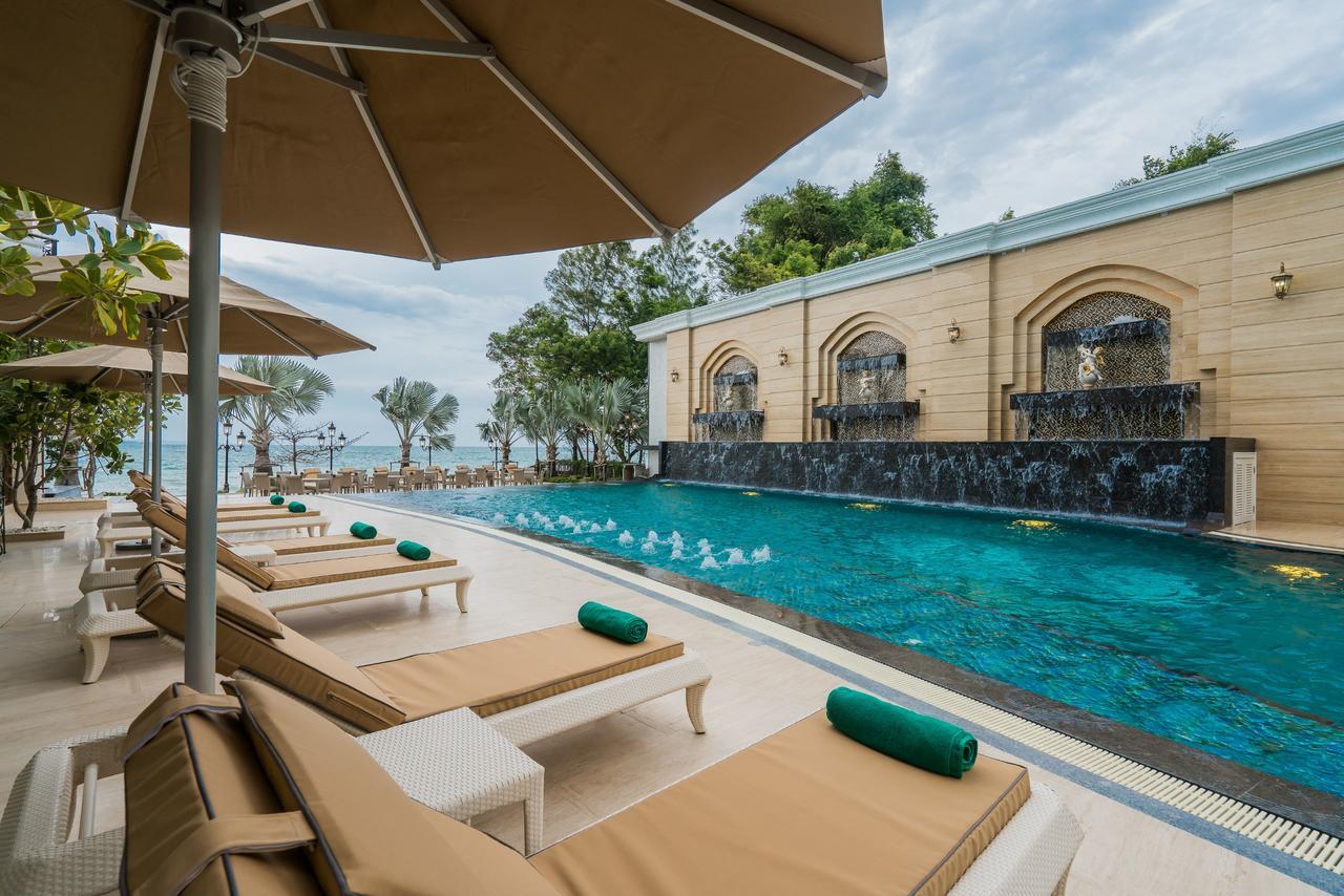 Lk Emerald Beach - Sha Extra Plus Паттайя Экстерьер фото The swimming pool at the hotel