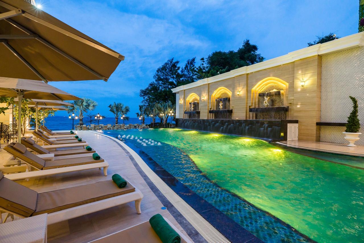 Lk Emerald Beach - Sha Extra Plus Паттайя Экстерьер фото The swimming pool at the hotel