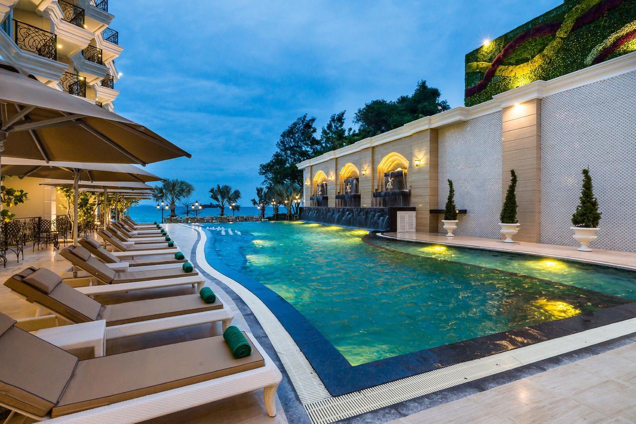 Lk Emerald Beach - Sha Extra Plus Паттайя Экстерьер фото Infinity pool at the hotel